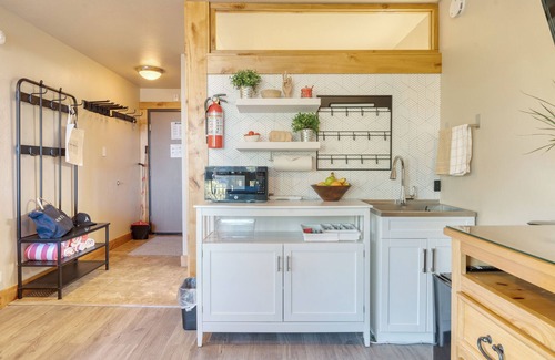 Truckee Condo | Village Studio by AvantStay | Minutes to Lifts