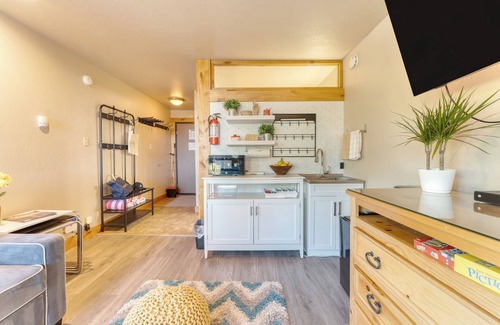 Truckee Condo | Village Studio by AvantStay | Minutes to Lifts
