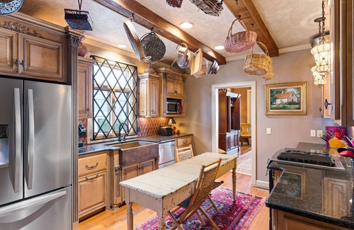 Saint Simons Island House | Village Villa with Ocean Views and Tuscany Charm 3 Bedrooms, 3 1/2 bathrooms