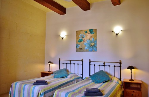 Ta' Għammar Hotel | Villagg Tal Fanal