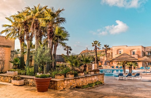 Ta' Għammar Hotel | Villagg Tal Fanal