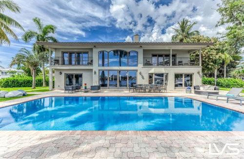 Sunrise Key House | VillaKey- LUXE Waterfront Villa 5Min to Beach