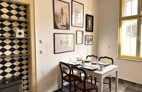 Burg Apartment | VillaKrocker - ElbeRadweg trifft WandKunstwerk