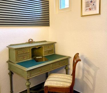 Burg Apartment | VillaKrocker - ElbeRadweg trifft WandKunstwerk