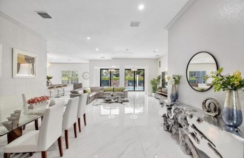North Miami Villa | VillaLee Luxury Heated Pool & Spa Sauna Golf