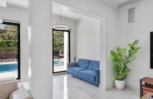 North Miami Villa | VillaLee Luxury Heated Pool & Spa Sauna Golf