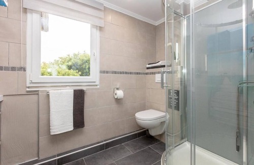 La Baule-Escoublac Bed & Breakfast | Villalesquatrevents.com Chambre Pierre Percee