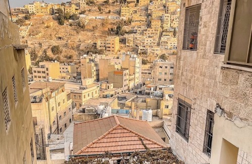 Amman Apartment | VillaMira GuestHouse: Living in the Heart of the City Apt. 3/Rainbow St.
