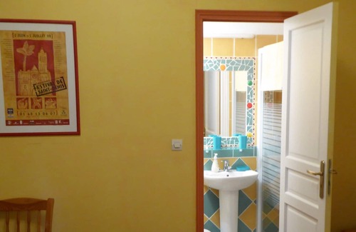 L'Ile-d'Elle Hotel | Villanelle - Sonia room, at the center of your desires.