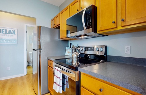 Rehoboth Beach Apartment | Villas at Bay Crossing retreat with pool & balcony - near beaches, shops, & golf