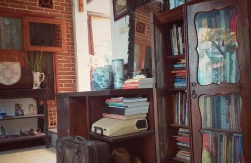 Klojen Bed & Breakfast | villas in batu indonesia homestay