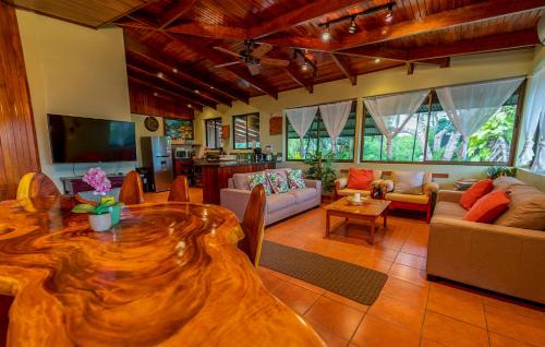 Manuel Antonio Bed & Breakfast | Villas Oasis