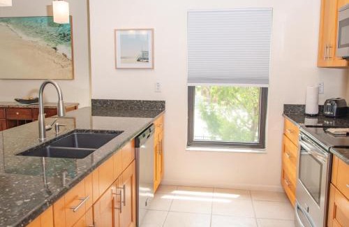 Clearwater Beach Apartment | Villas of Clearwater Beach 4B Steps from the Beach