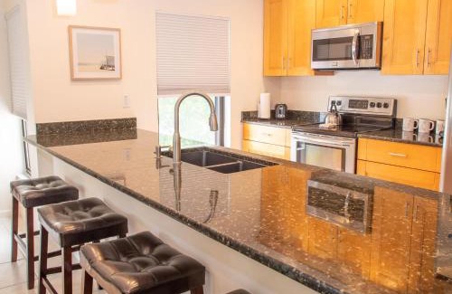 Clearwater Beach Apartment | Villas of Clearwater Beach 4B Steps from the Beach