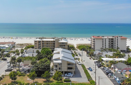 Clearwater Beach Apartment | Villas of Clearwater B1 - daily - weekly - monthly rental