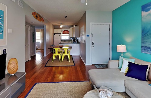 Pensacola Beach Condo | Villas on the Gulf #J5 | Easy Walk to Beach!