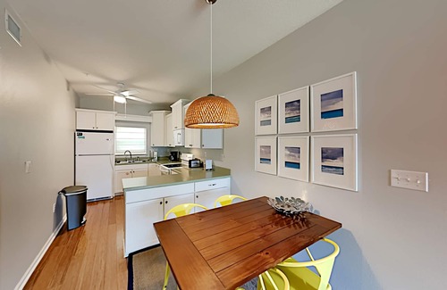 Pensacola Beach Condo | Villas on the Gulf #J5 | Easy Walk to Beach!