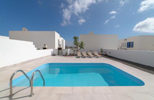 Playa Blanca Villa | Villas Yaiza