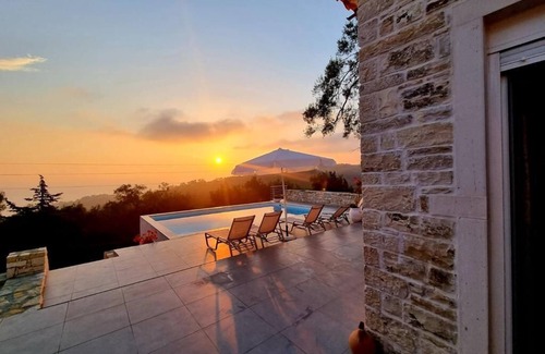 Rantatika Villa | VillaSleeps10-Garden-FreeParking-Pool-Ac