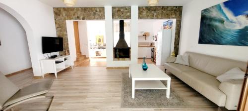 Lajares Villa | VillaTommy heated pool, hottub, fast wifi