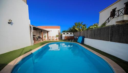 Lajares Villa | VillaTommy heated pool, hottub, fast wifi
