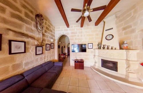 San Lawrenz House | Villayana Gozitan Farmhouse with pool - Happy Rentals