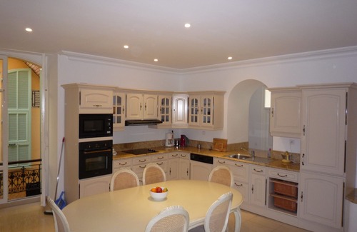 Villefranche-sur-Mer Apartment | Villefranche centre, 3 bed waterfront, very large, quiet, No stairs , Sunny