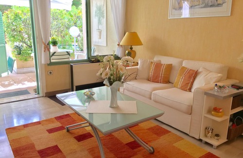 Villefranche-sur-Mer Apartment | Villefranche s/sea, terrace studio, close to the beaches and French Institute
