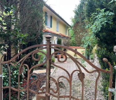 Oberdorla House | Villenzimmer mit eigenem Bad, Kunst und Aussicht