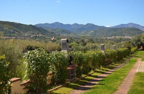 Agrustos Apartment | Villetta con giardino in contesto riservato non lontana dal mare BEL01