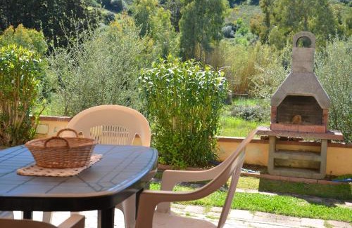 Agrustos Apartment | Villetta con giardino in contesto riservato non lontana dal mare BEL01