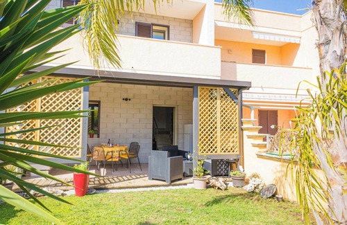 Torre dell'Orso House | Villetta Grazia With Garden, Melendugno, Italy
