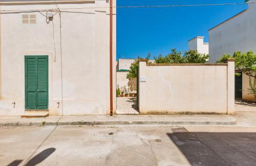 Santa Maria al Bagno House | Villino Salsedine by BarbarHouse