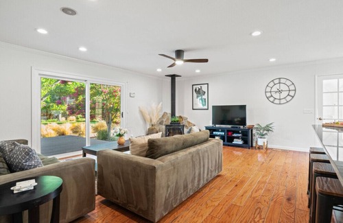 Kenwood House | Vina Vista - 3 BD with Pool, Hot Tub and Close to Wineries