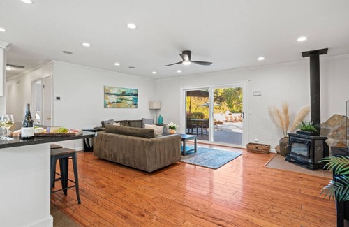 Kenwood House | Vina Vista - 3 BD with Pool, Hot Tub and Close to Wineries
