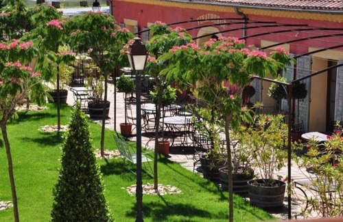 Poilhes Apartment | Vinauberge, Gîte Cabernet: Charming holiday flat overlooking the Canal du Midi