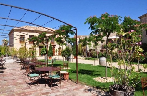 Poilhes Apartment | Vinauberge, Gîte Merlot: Charming holidayhome with terrace next to Canal du Midi