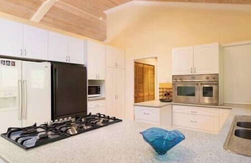 Ravenshoe House | Vine Creek Cottage- private & secluded getaway