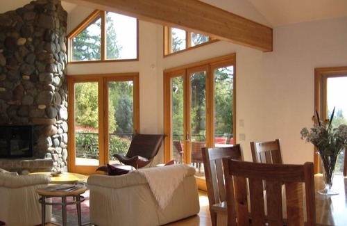 Underwood House | Vineyard Estate with Breathtaking Mt. Hood Views, Hot Tub!