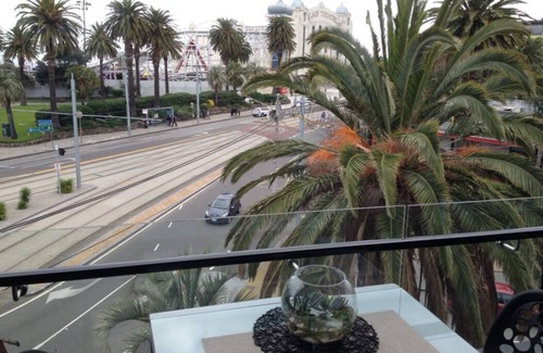 St Kilda Apartment | "Vineyard" - Pearl Apartments St Kilda