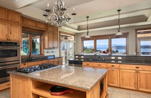 Clinton Villa | Vineyard Villa + Guesthouse/Swim Spa +Hot tub With A/C