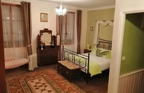 Champagne-Mouton Bed & Breakfast | Vingt Grand Rue