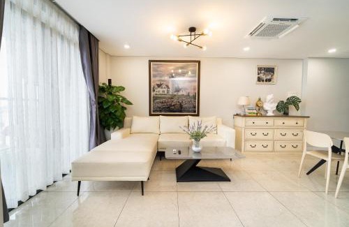 District 4 Apartment | Vinh Hoi Apartment Free one way airport pick up from TSN Airport