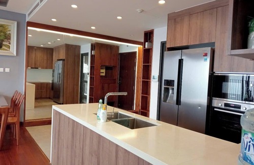 Trung Hoa Nhan Chinh Apartment | Vinhomes D’Capitale | 3BR Residence Ideal for Families or Groups