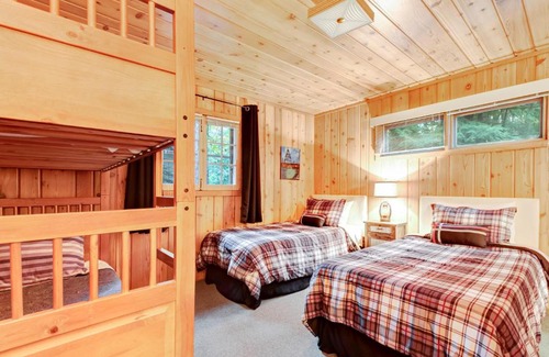 Three Lakes House | Vinnie's Villa