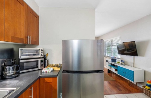 Historic Old Northeast Apartment | Vinoy Beach getaway, Fun in the Sun Close to bars!