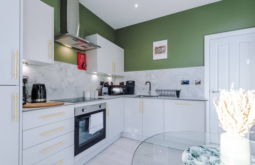Offerton Apartment | Vintage 2 bedroom apartment with free parking