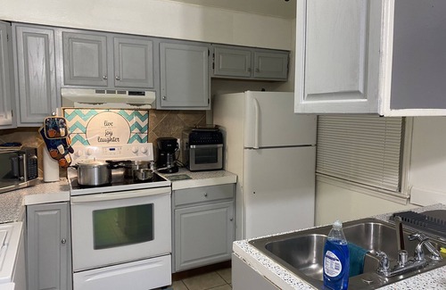 Norfolk - Virginia Beach House | Vintage 3 bed,2.5 bath townhouse 10 mins to ocean