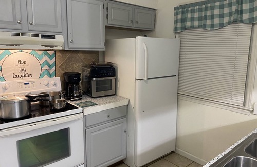 Norfolk - Virginia Beach House | Vintage 3 bed,2.5 bath townhouse 10 mins to ocean