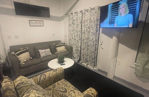 Gainesville Apartment | Vintage & Affordable Unit 4 of 6